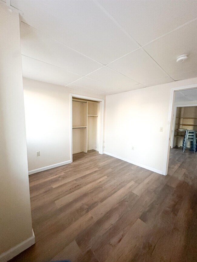 Building Photo - 324 Main St