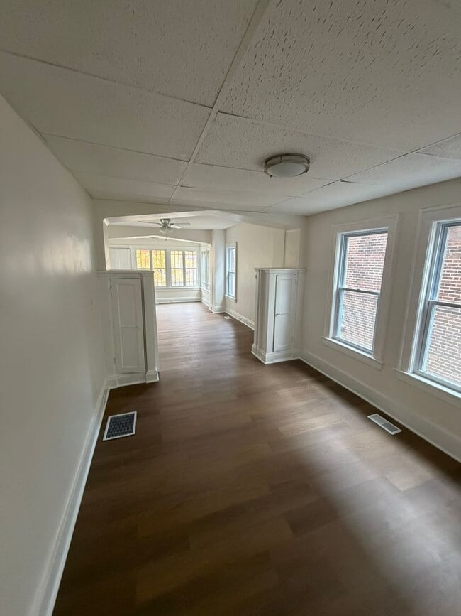 Building Photo - 3242-3242 Sycamore Rd