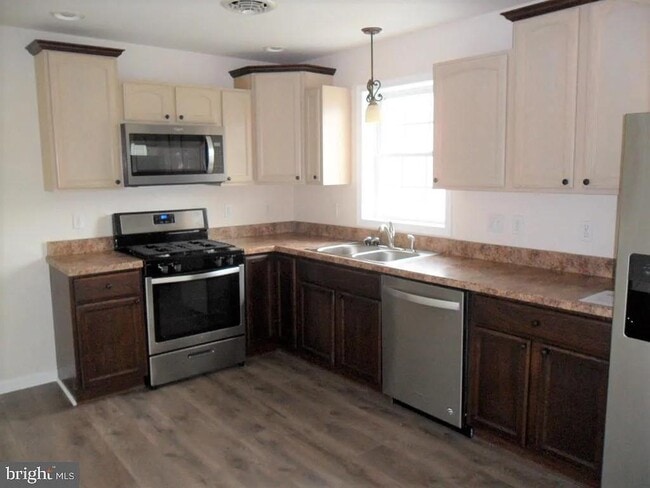 Building Photo - 142 Sable Dr