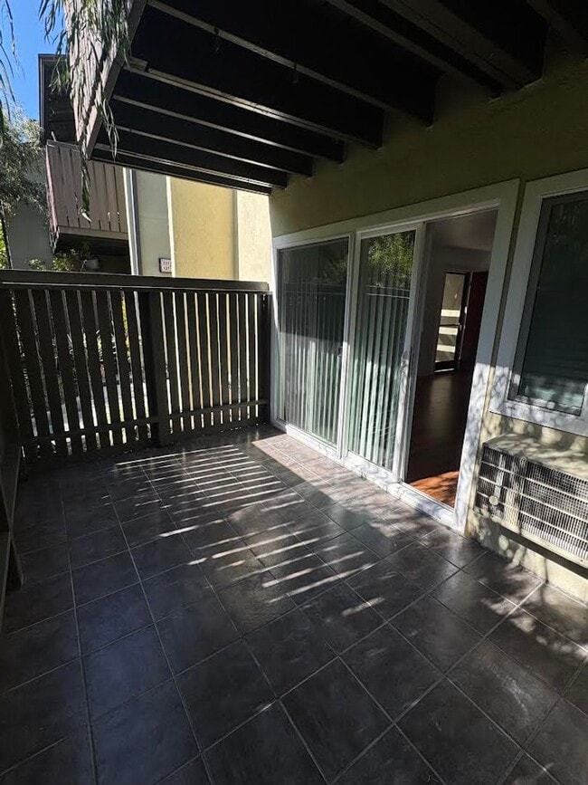 Building Photo - Renovated 2 Bedroom/ 1 Bathroom Condo Available in Culver City $2,600! *MOVE-IN SPECIAL*
