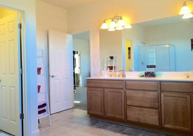 Building Photo - 17060 Mimosa Dr