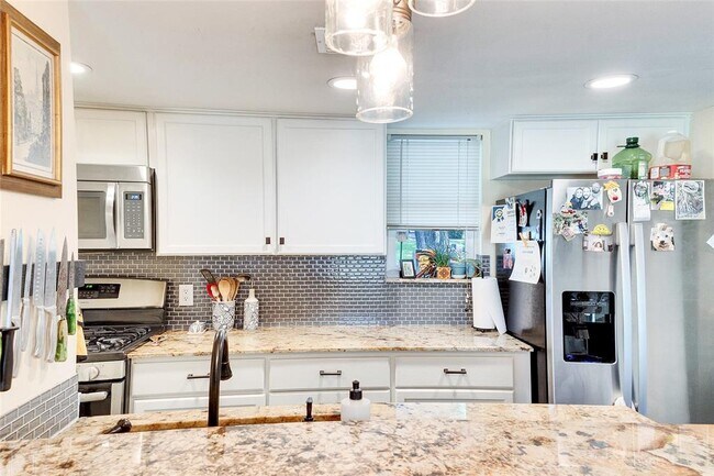 Building Photo - 908 Hermitage Dr