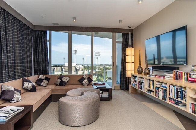 Building Photo - 175 1st St S