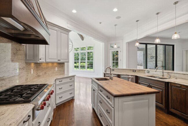 Building Photo - 3 Crooked Stick Ln