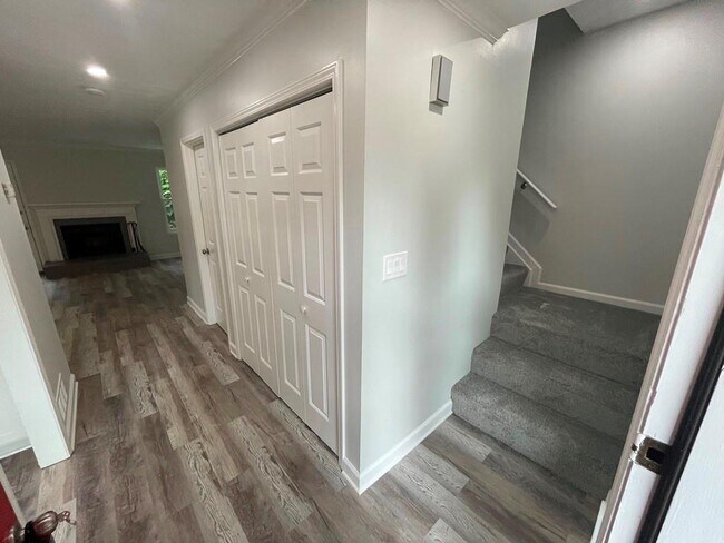 Building Photo - 2260 Newport Landing