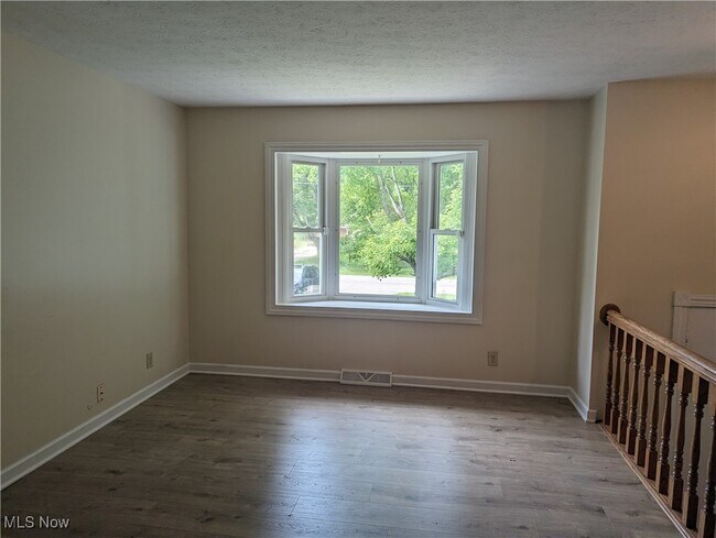 Building Photo - 15681 Oakdale St