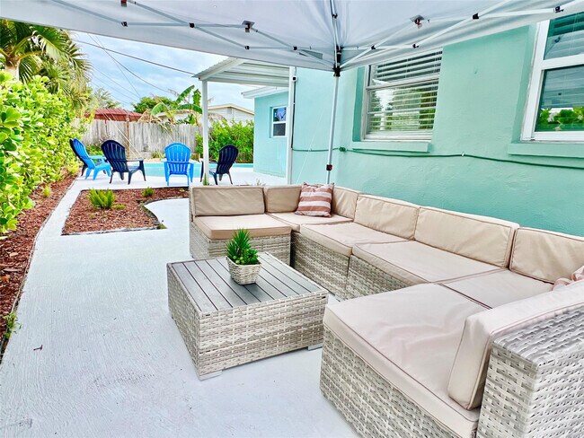 Building Photo - 133 NE 1st St