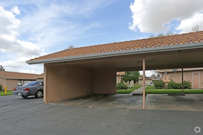 Building Photo - 301-445 W Oakwood Dr