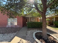 Building Photo - Duplex Located Between 98th & Indiana With Basement!