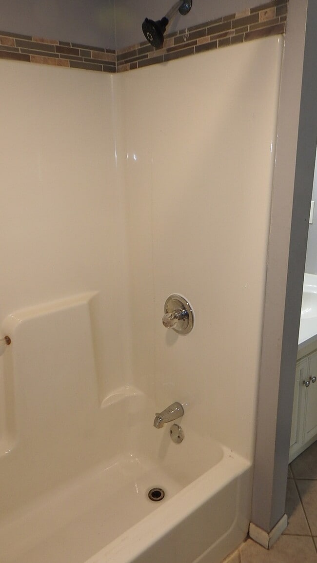 Building Photo - Beautiful 4-bedroom, 2 full baths home located in Independence, MO.