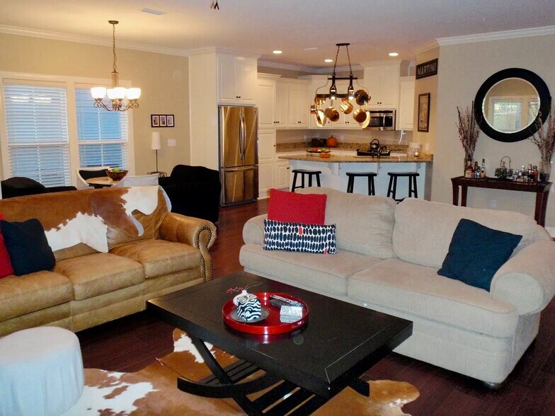 Building Photo - 409 Redbud Cir
