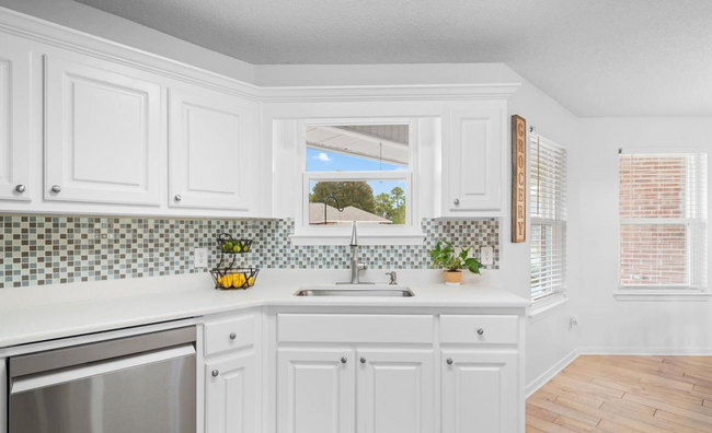 Building Photo - Updated 3 Bed/2 Bath - Close To Perdido Ke...