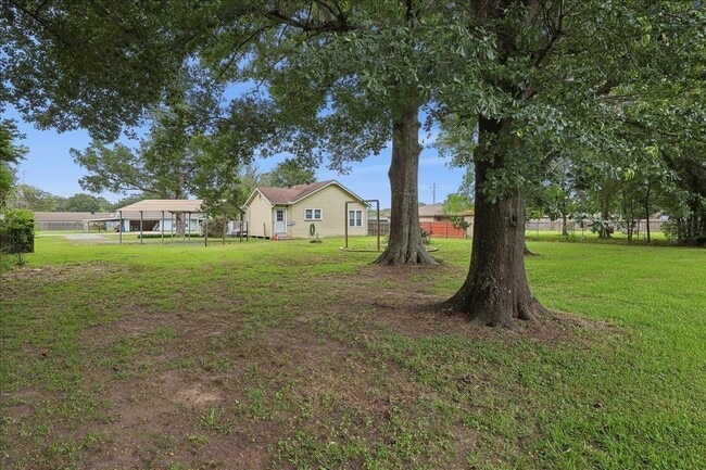 Building Photo - 751 Bridgeview St