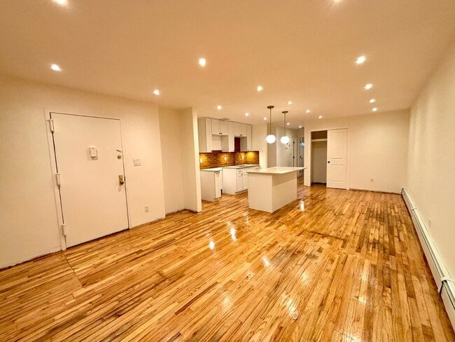 Building Photo - 2182 Davidson Ave