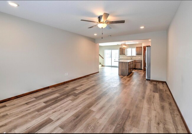 Building Photo - 419 Sierra Pl