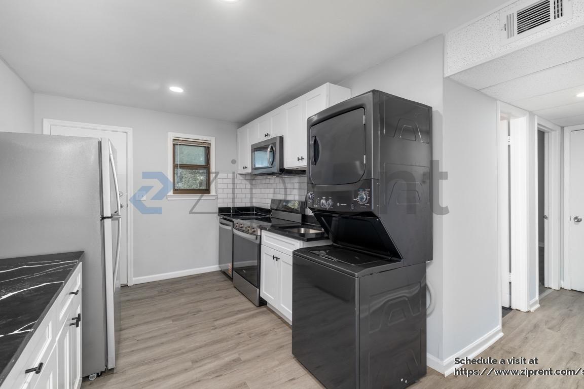 Building Photo - 575 Springwood Dr