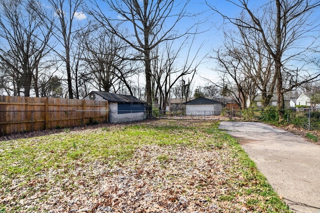 Building Photo - 320 N 36th St