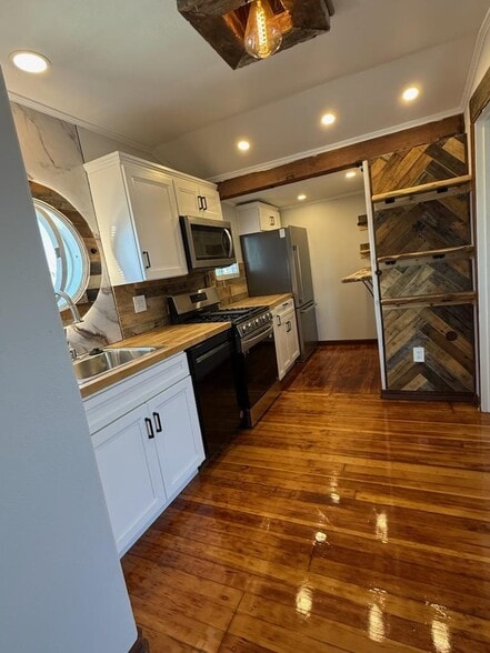 Building Photo - 3684 43rd St