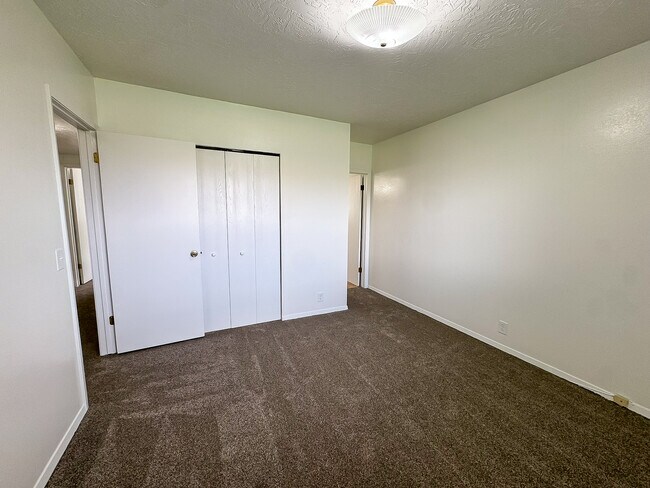 Building Photo - 7265 S 1950 E