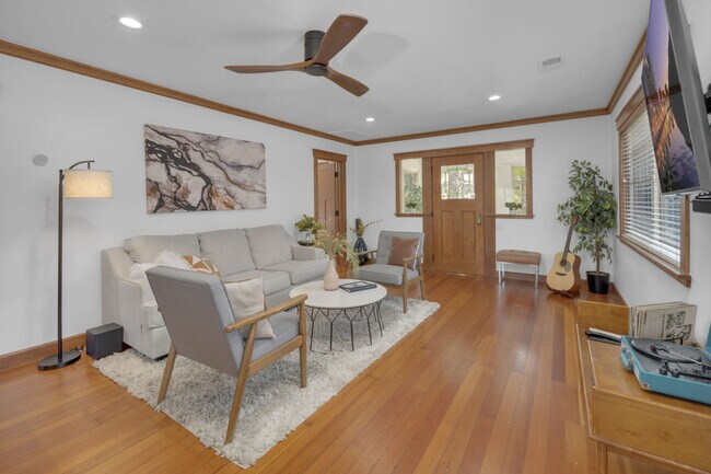 Primary Photo - 1072 Johnson Ave