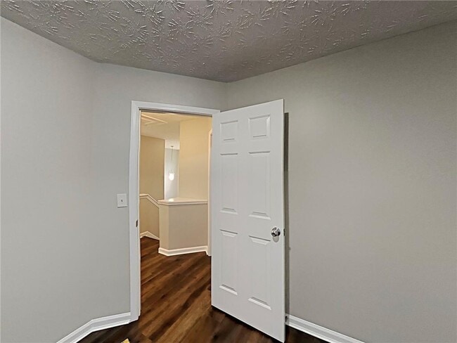 Building Photo - 365 Laurelton Cir