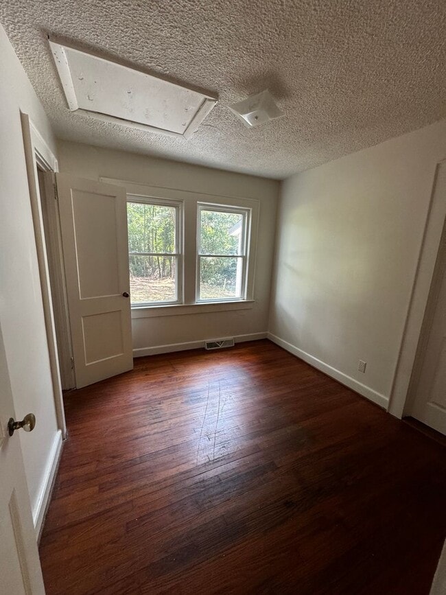 Building Photo - 816 Churchill Dr