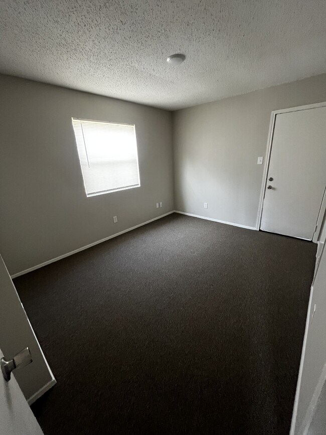 Building Photo - 821 Bracewood Cir