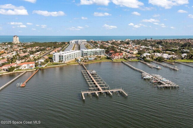 Building Photo - 225 Strand Dr