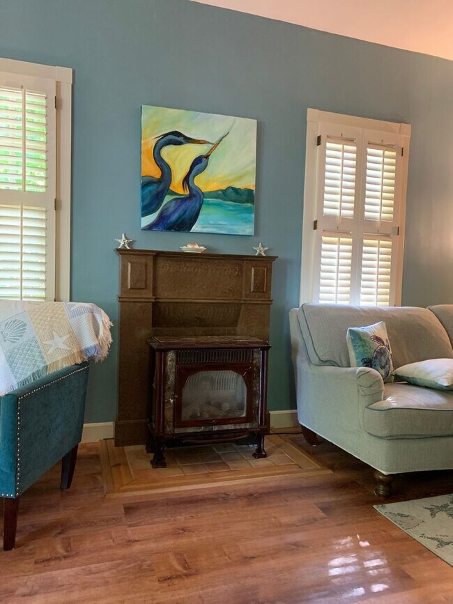 Building Photo - Charming 1BR House in Shelton