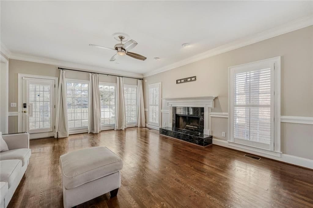 Building Photo - 1111 Lake Washington Dr NW