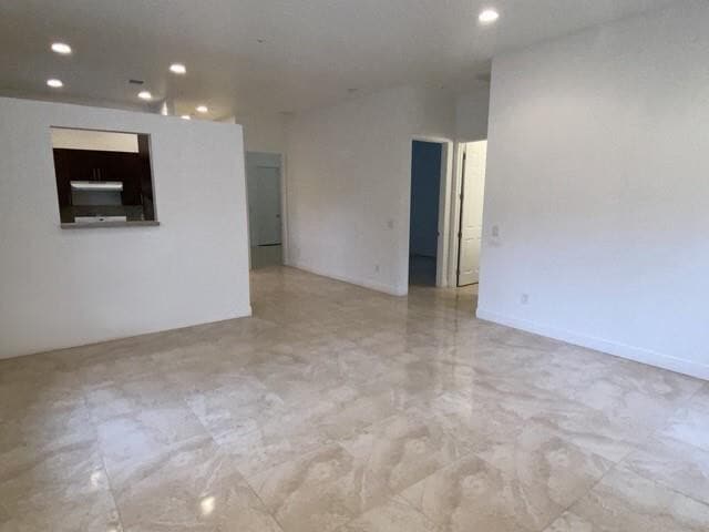 Building Photo - 701 SW 10th Dr