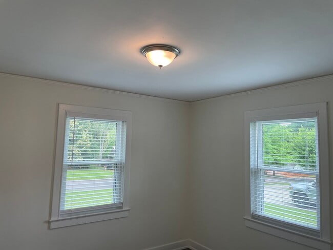 Building Photo - 408 Rockridge Ave