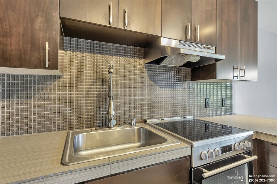 Building Photo - 752 Bellevue Ave E