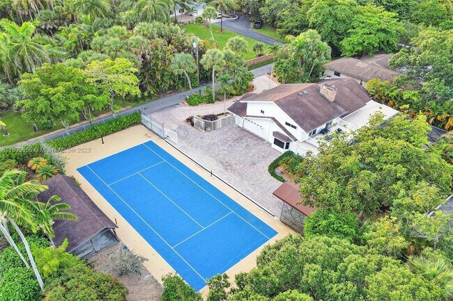 Building Photo - 2120 SW 28th Way