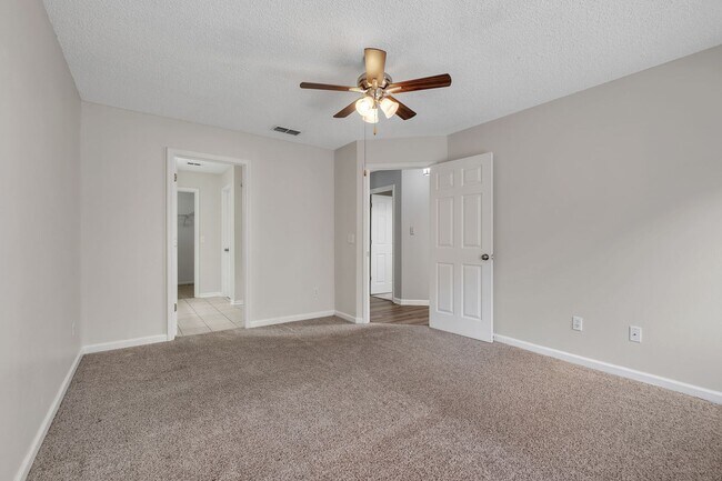 Building Photo - NE Tallahassee Townhome with Community Pool