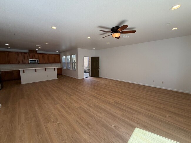 Building Photo - 3301 N Park Dr