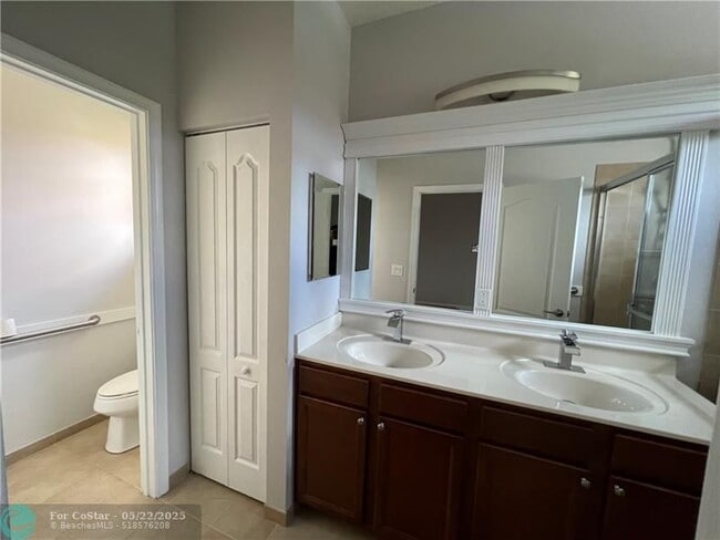 Building Photo - 9428 SW Merlin Ct