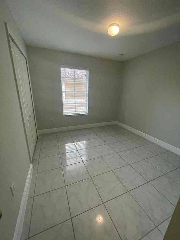 Building Photo - 4760 SW 166th Ct