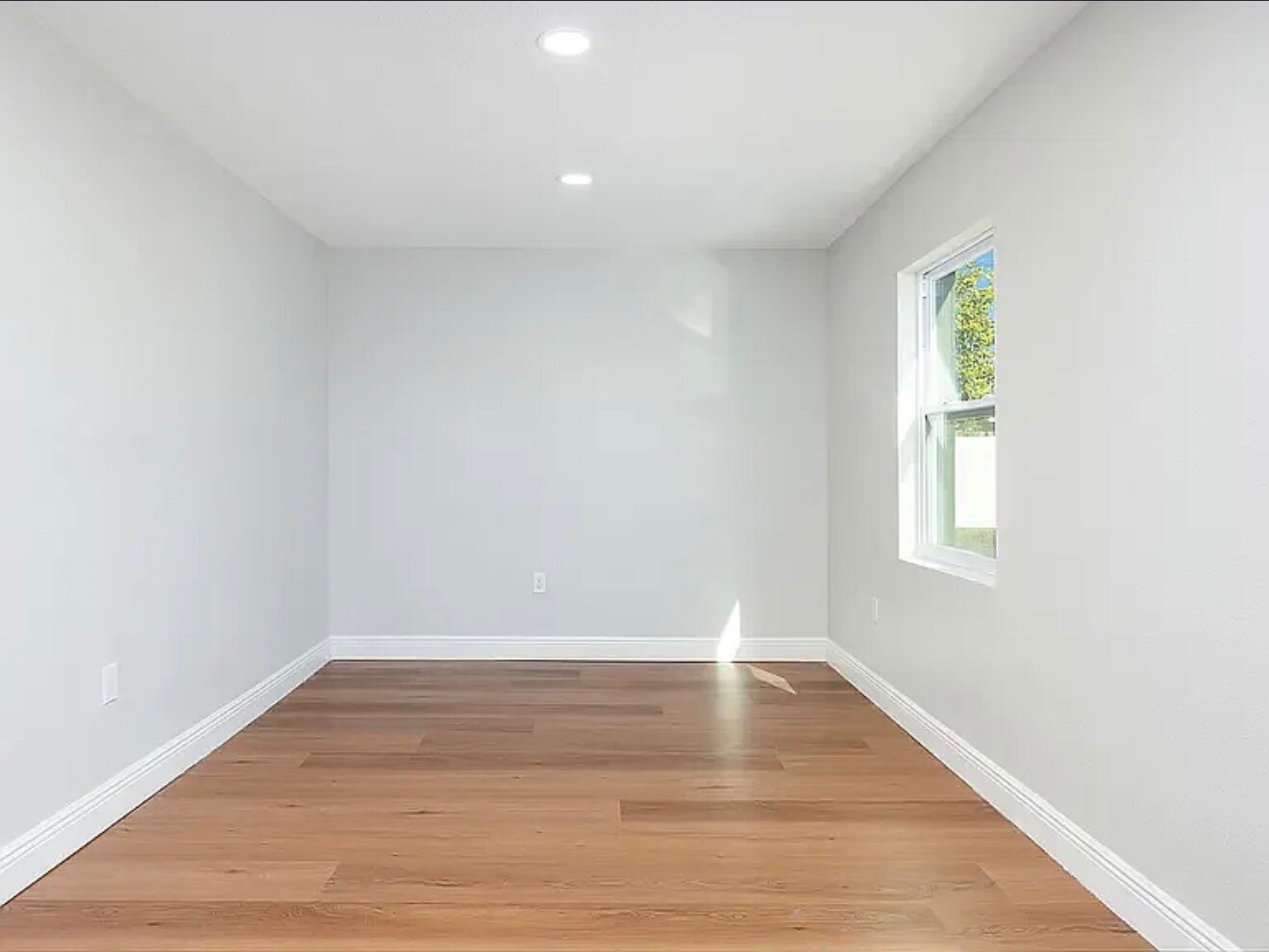 Building Photo - 4335 10th Ave S