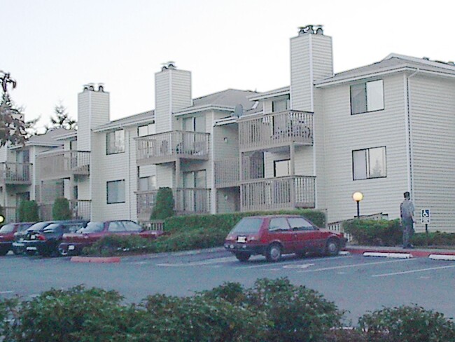 Building Photo - AMBER GLEN APARTMENTS