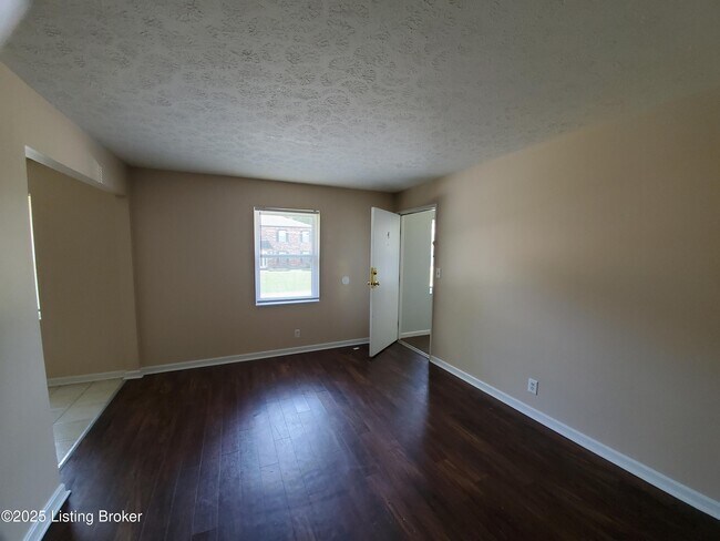 Building Photo - 3217 Springfield Dr