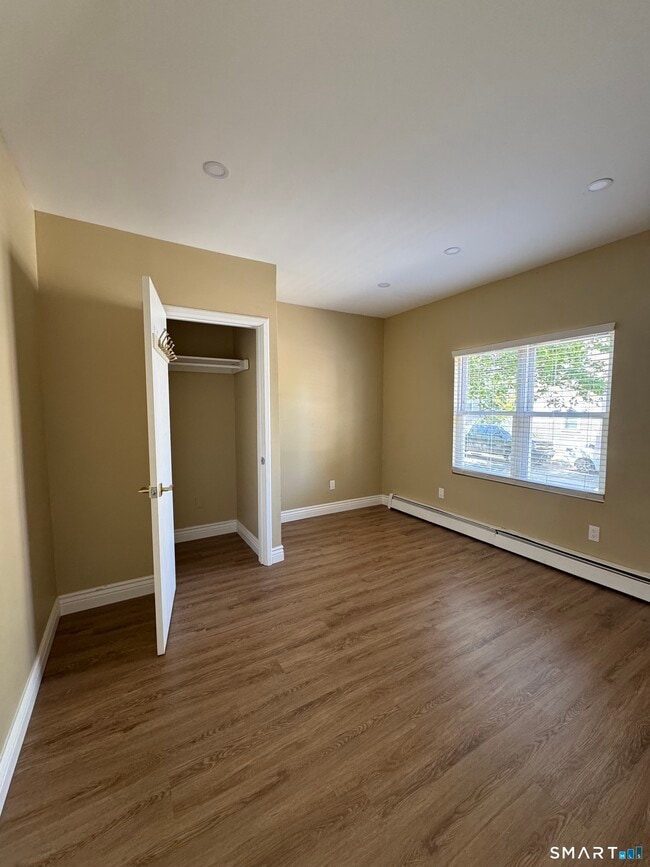 Building Photo - 156 Wolcott St