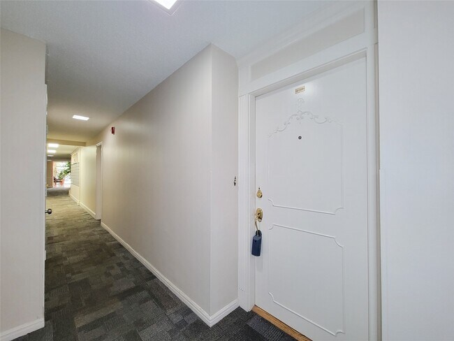 Building Photo - 2601 Bellefontaine