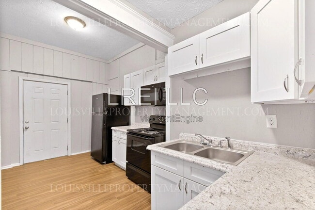 Building Photo - 628 E Oak St
