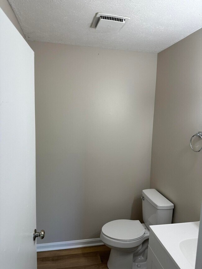 Building Photo - 788 Ridgeview Dr