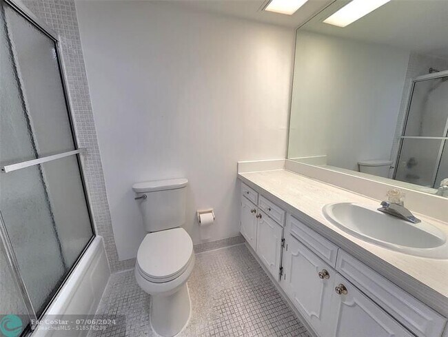 Building Photo - 3090 N Course Dr