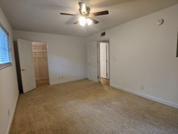 Building Photo - 1802 Jackson Ave W