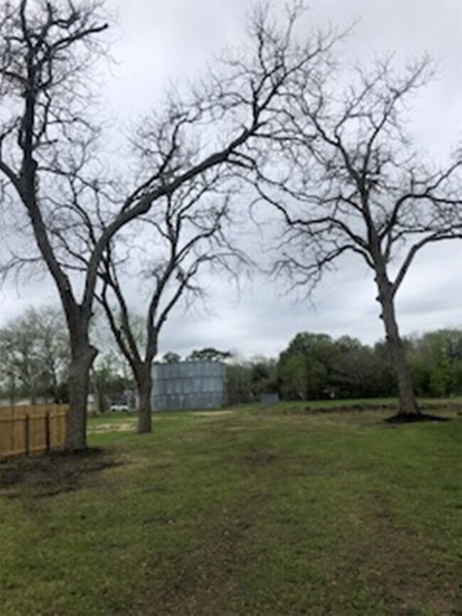 Building Photo - 3022 School St