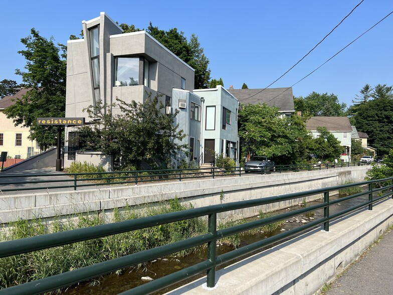 building - 431 N Cayuga St