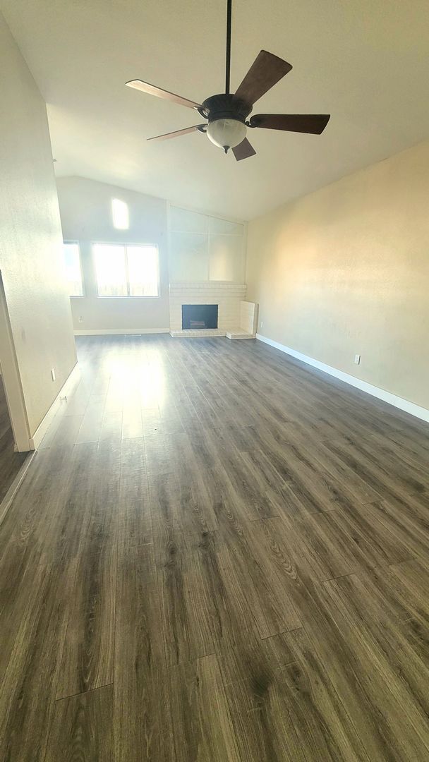 Building Photo - Gorgeous 4 Bed Home In Donner Springs!